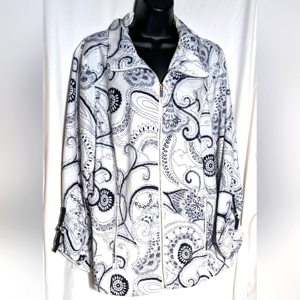 Zenergy by Chico's. Black & white Paisley Zippered Jacket| Chico's Size 3 (XL)